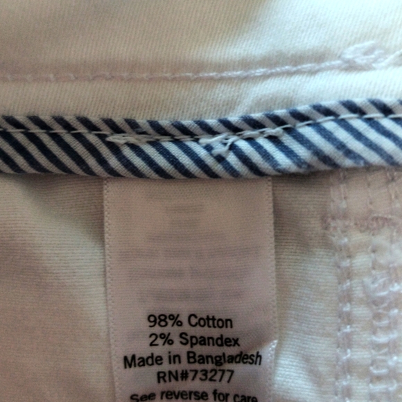 Women White Shorts / Size 18 - Picture 5 of 6